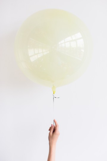 картинка Шар Bubble желтый 50см от магазина Мечтальон