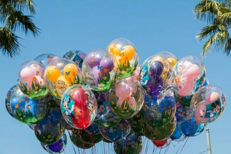 Шар собирает шарики. Воздушный шарик. Волшебные воздушные шары. Глянцевые шары воздушные. Воздушный шарик с водой.